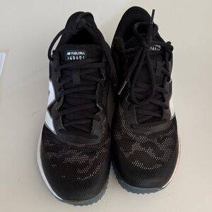 New balance Black and White turf Athletic Sneakers size 9 fuel cell 4040